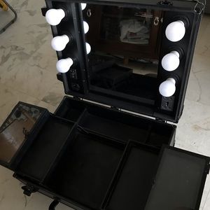 Makeup Suitcase with LIGHTS & MIRROR
